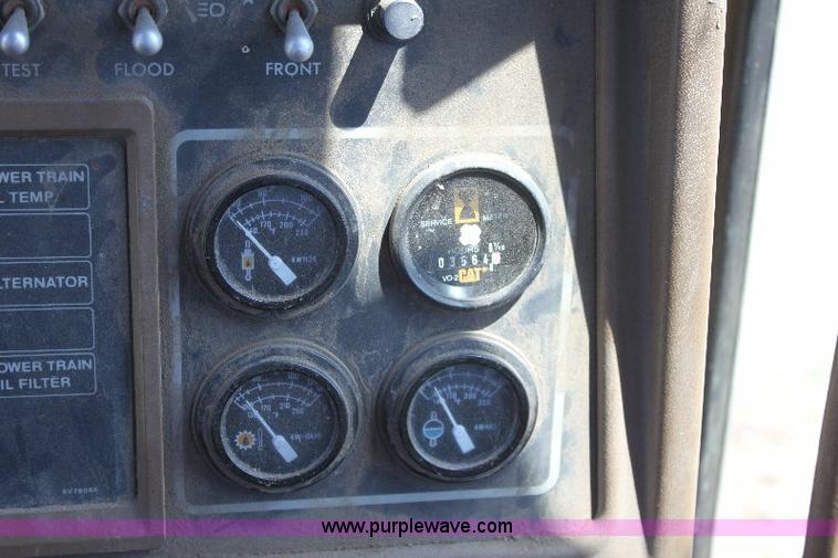 image for item F9753 1985 Caterpillar D4H dozer