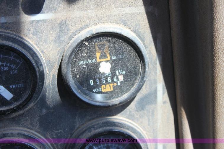 image for item F9753 1985 Caterpillar D4H dozer