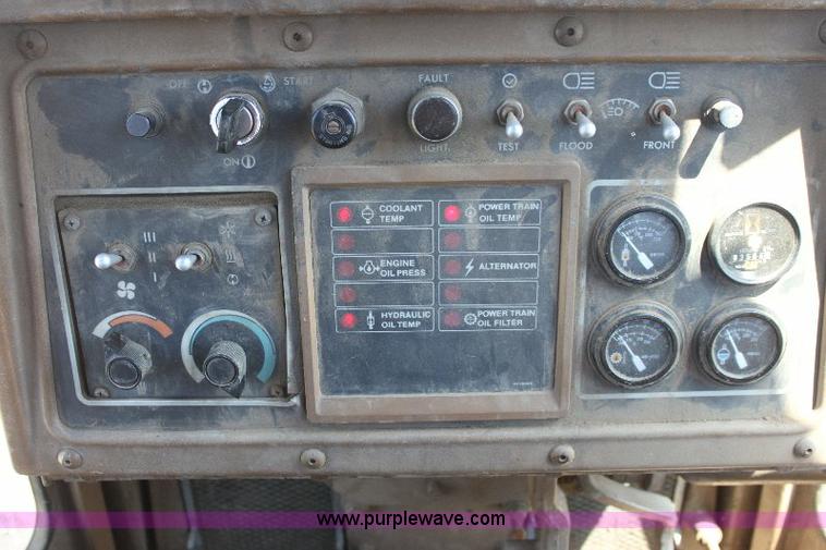 image for item F9753 1985 Caterpillar D4H dozer