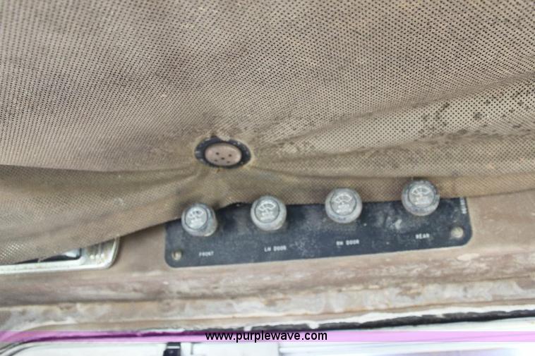 image for item F9753 1985 Caterpillar D4H dozer