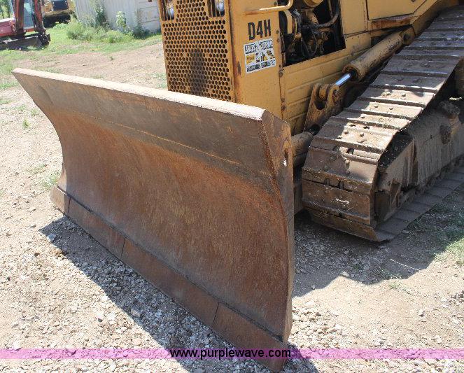 image for item F9753 1985 Caterpillar D4H dozer