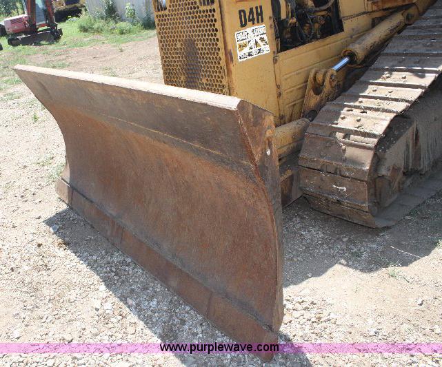 image for item F9753 1985 Caterpillar D4H dozer