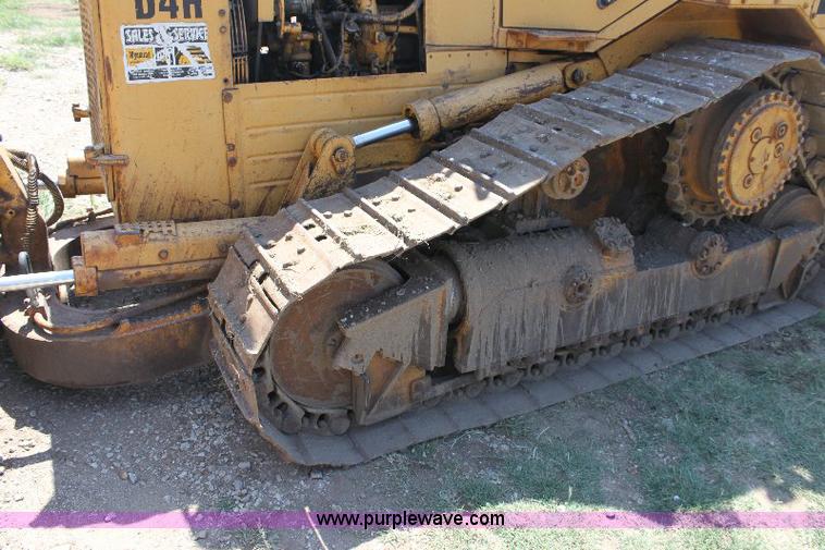 image for item F9753 1985 Caterpillar D4H dozer