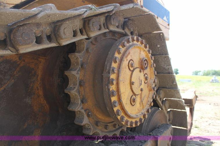 image for item F9753 1985 Caterpillar D4H dozer