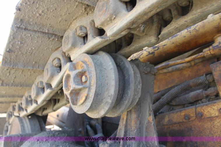 image for item F9753 1985 Caterpillar D4H dozer