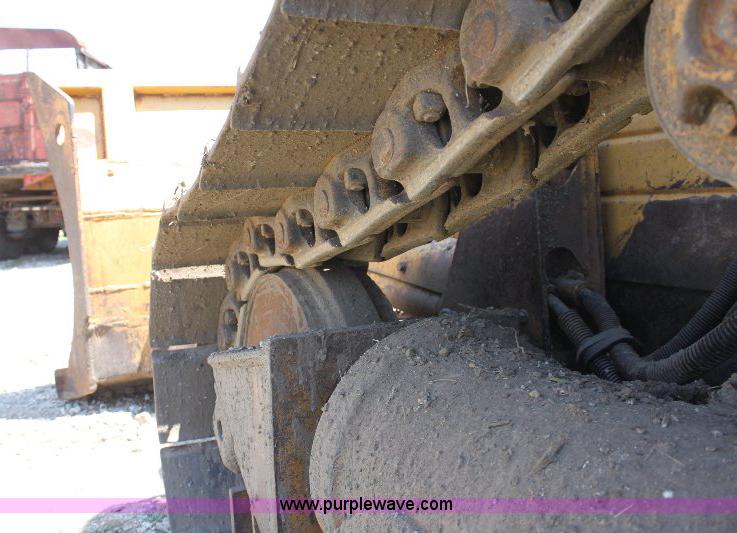 image for item F9753 1985 Caterpillar D4H dozer