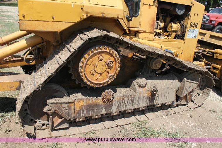 image for item F9753 1985 Caterpillar D4H dozer