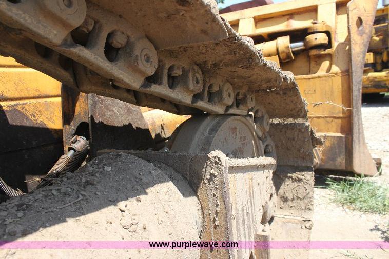 image for item F9753 1985 Caterpillar D4H dozer