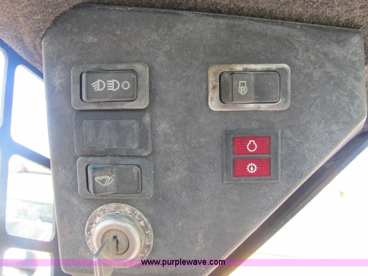 image for item F9755 Bobcat 873 skid steer