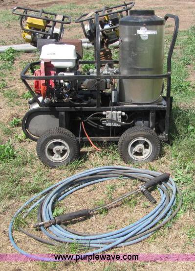 image for item F9760 Simpson hot water pressure washer