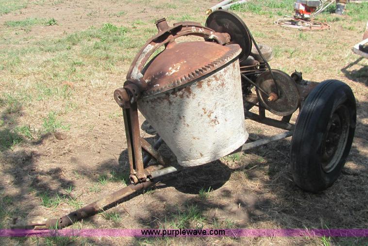 image for item F9762 Cement mixer