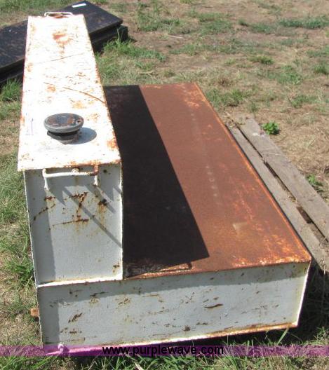 image for item F9764 Truck bed fuel tank