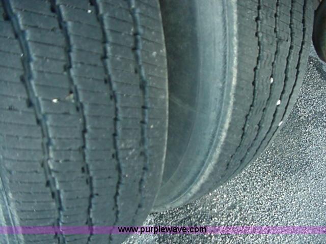 image for item A1243 1992 Wabash 48' semi trailer