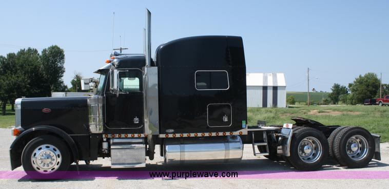 image for item A2256 2005 Peterbilt 379 semi truck