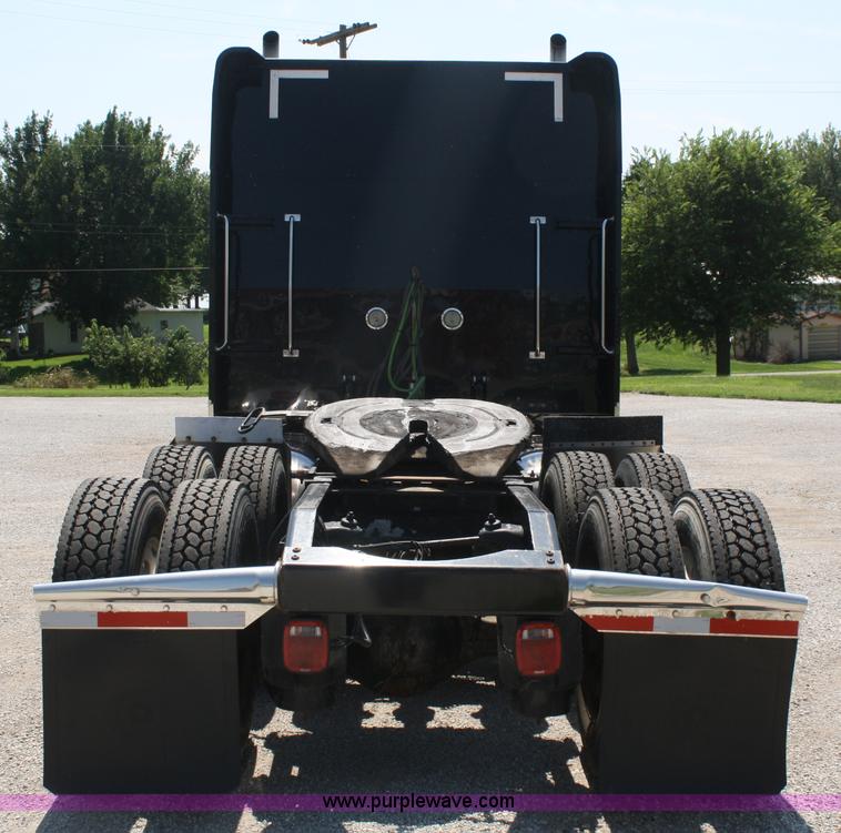 image for item A2256 2005 Peterbilt 379 semi truck