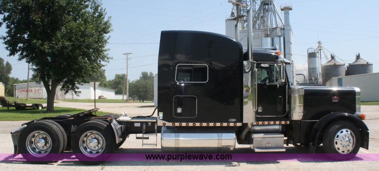 image for item A2256 2005 Peterbilt 379 semi truck