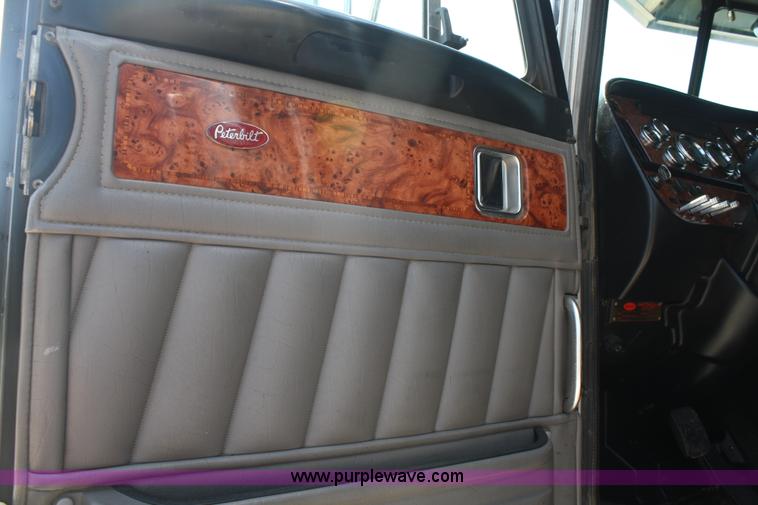 image for item A2256 2005 Peterbilt 379 semi truck