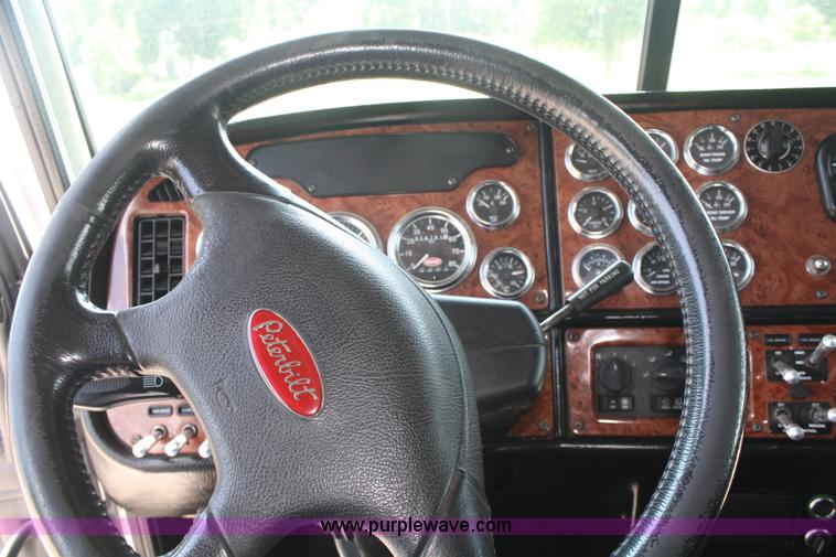 image for item A2256 2005 Peterbilt 379 semi truck