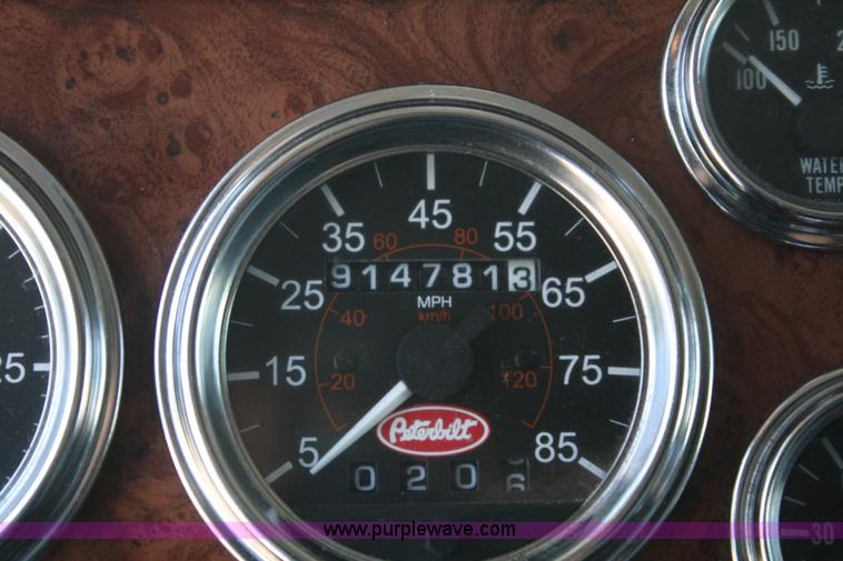 image for item A2256 2005 Peterbilt 379 semi truck