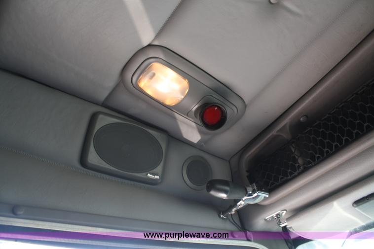 image for item A2256 2005 Peterbilt 379 semi truck