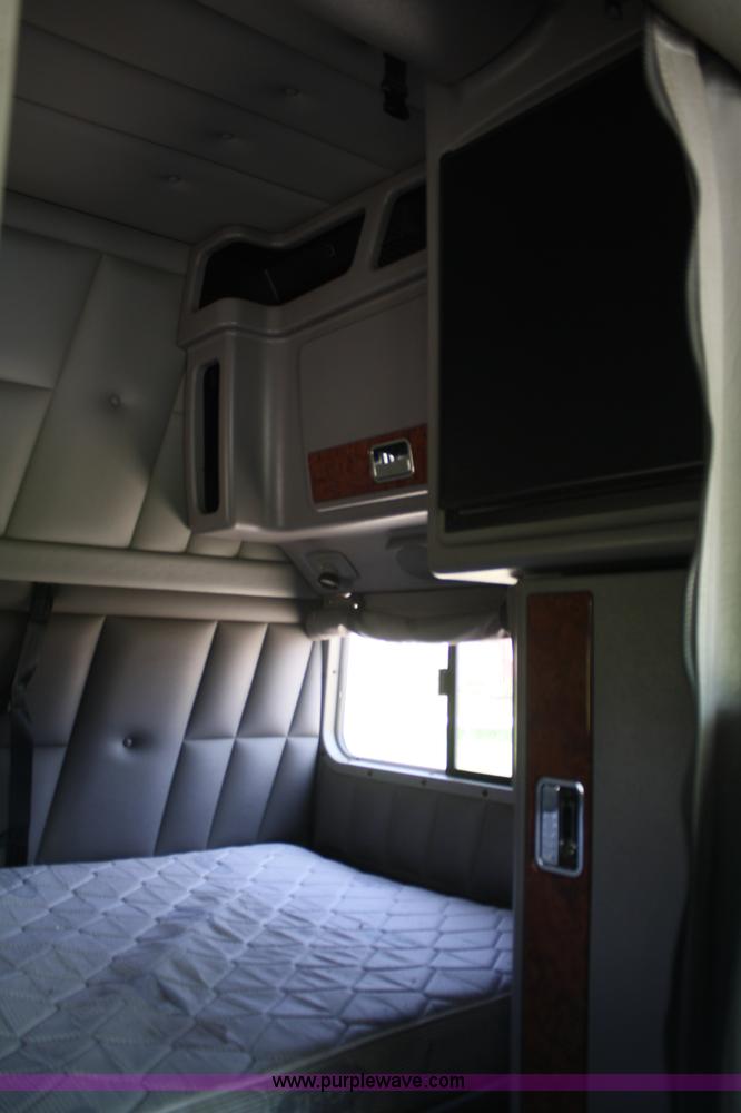 image for item A2256 2005 Peterbilt 379 semi truck