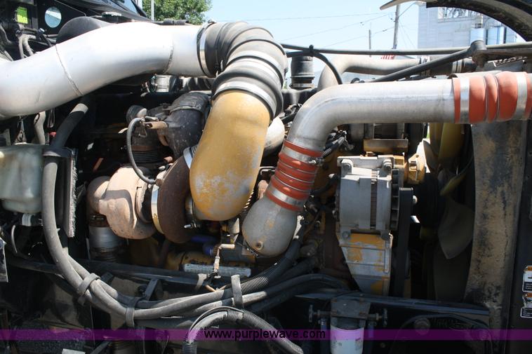 image for item A2256 2005 Peterbilt 379 semi truck