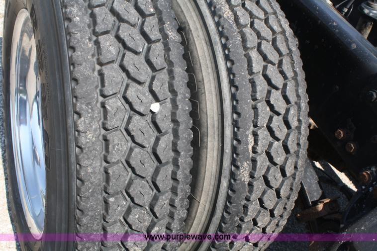 image for item A2256 2005 Peterbilt 379 semi truck