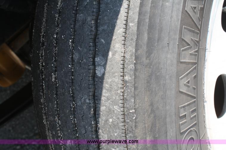 image for item A2256 2005 Peterbilt 379 semi truck