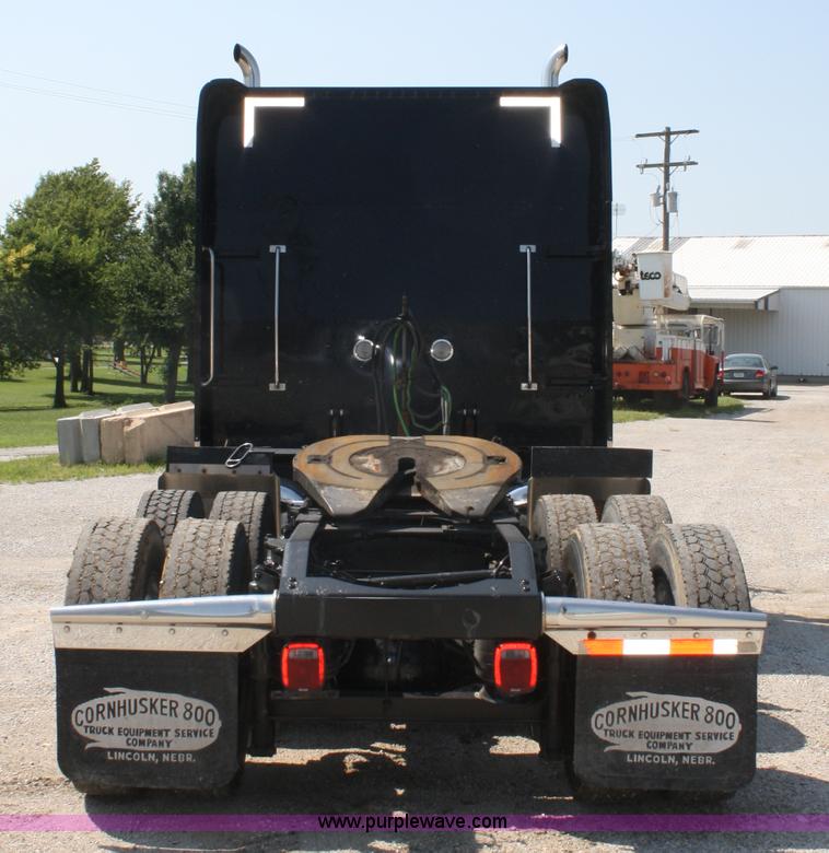 image for item A2257 2006 Peterbilt 379 semi truck