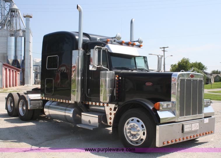 image for item A2257 2006 Peterbilt 379 semi truck