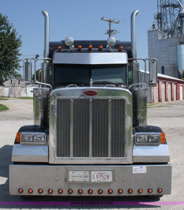 image for item A2257 2006 Peterbilt 379 semi truck
