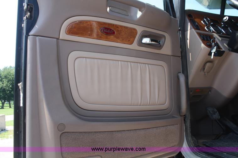 image for item A2257 2006 Peterbilt 379 semi truck
