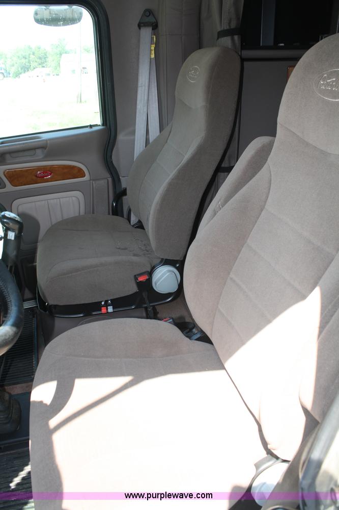 image for item A2257 2006 Peterbilt 379 semi truck