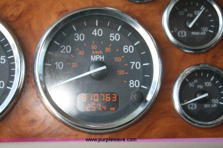 image for item A2257 2006 Peterbilt 379 semi truck