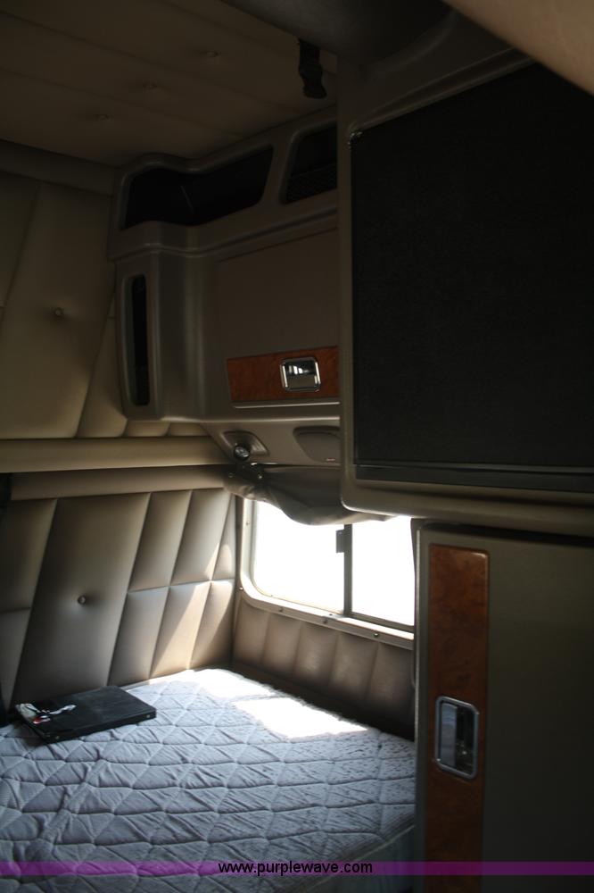 image for item A2257 2006 Peterbilt 379 semi truck