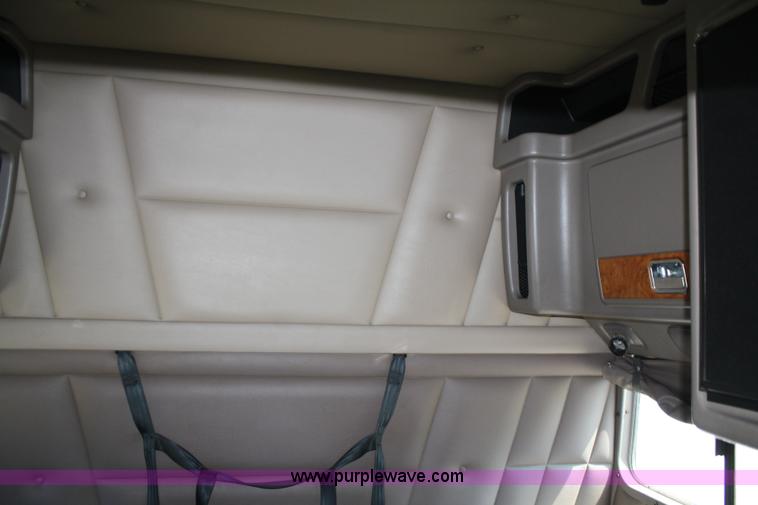 image for item A2257 2006 Peterbilt 379 semi truck