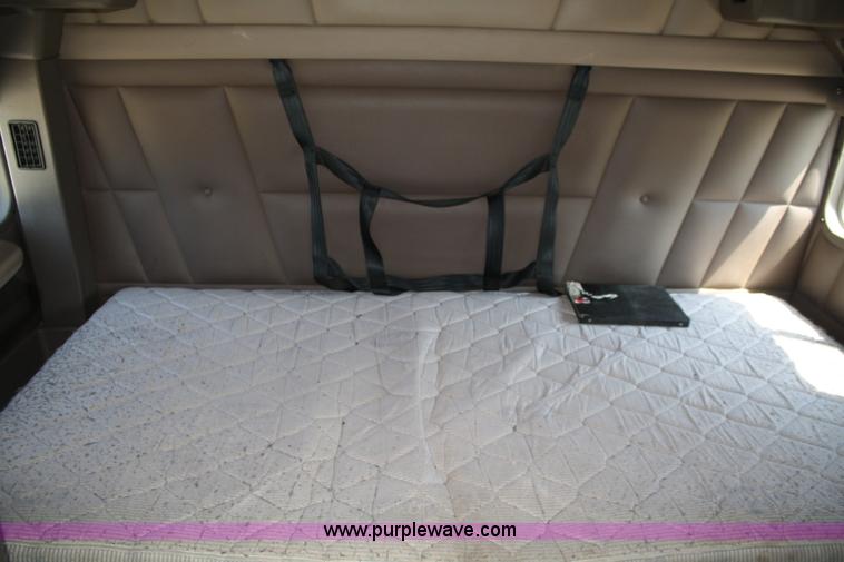 image for item A2257 2006 Peterbilt 379 semi truck