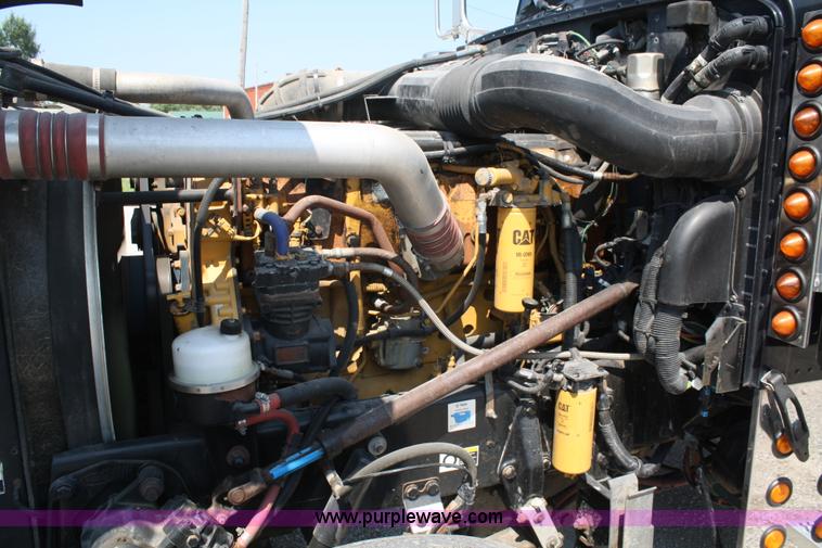 image for item A2257 2006 Peterbilt 379 semi truck