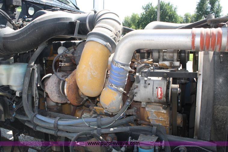 image for item A2257 2006 Peterbilt 379 semi truck