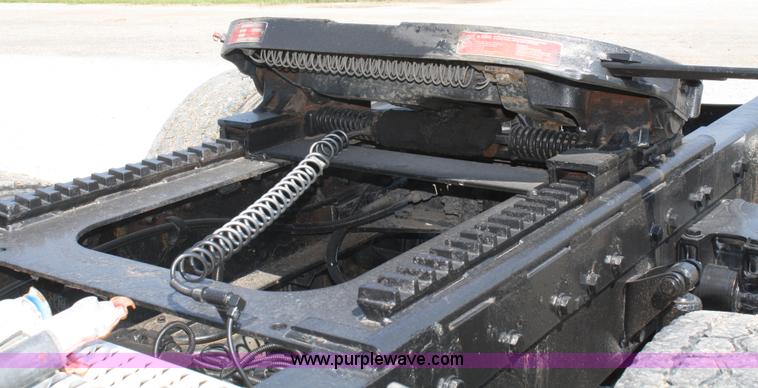 image for item A2257 2006 Peterbilt 379 semi truck