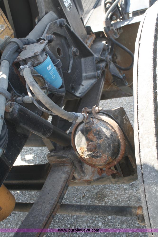 image for item A2257 2006 Peterbilt 379 semi truck