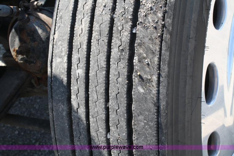 image for item A2257 2006 Peterbilt 379 semi truck