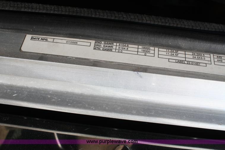 image for item A2257 2006 Peterbilt 379 semi truck