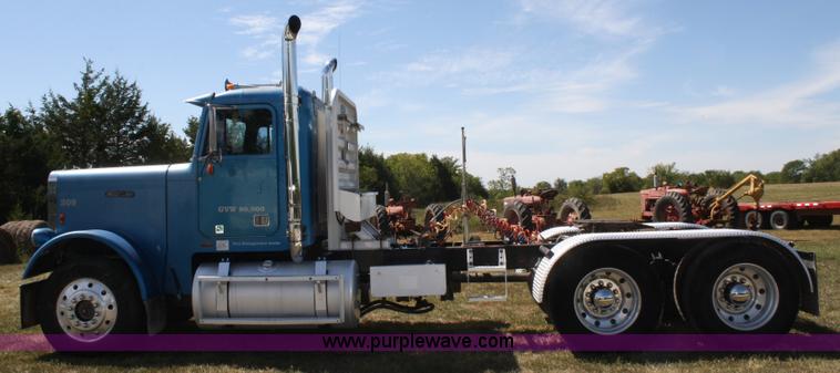 image for item A2308 1986 Freightliner FLC-64T semi truck
