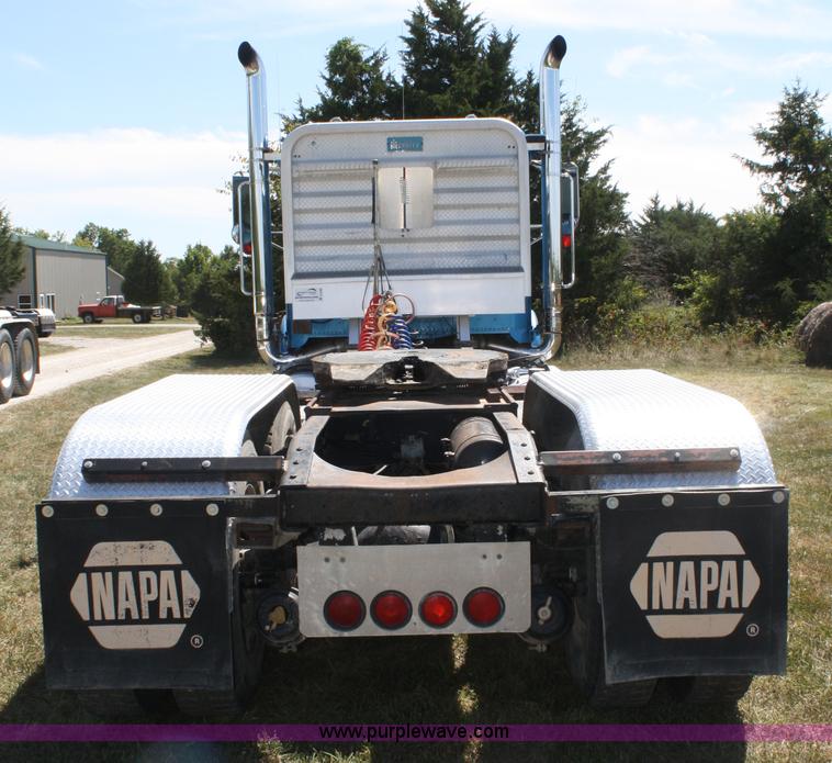 image for item A2308 1986 Freightliner FLC-64T semi truck