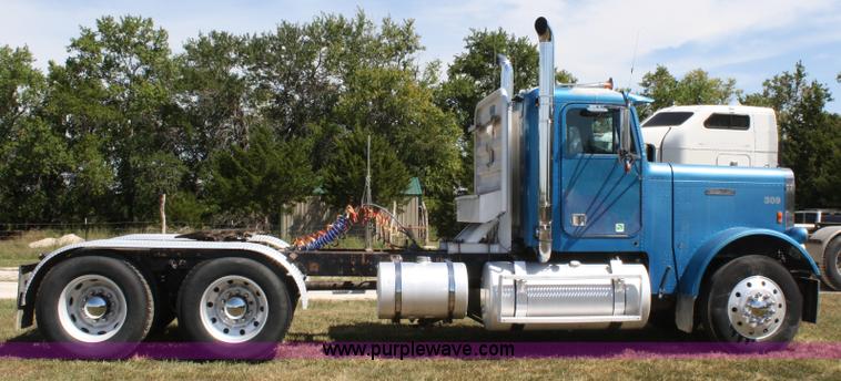 image for item A2308 1986 Freightliner FLC-64T semi truck