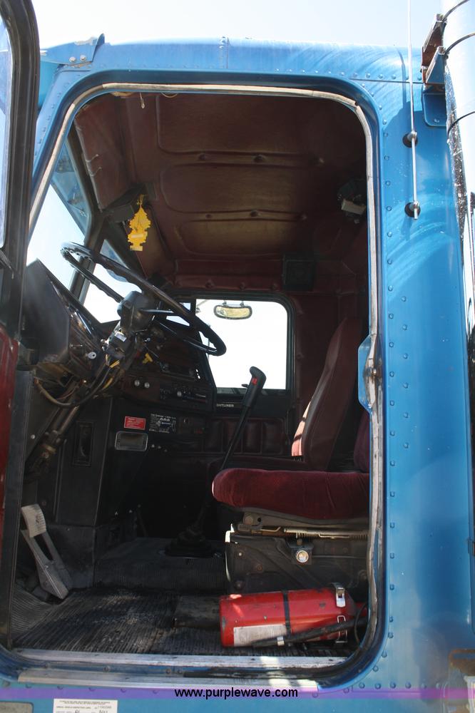 image for item A2308 1986 Freightliner FLC-64T semi truck