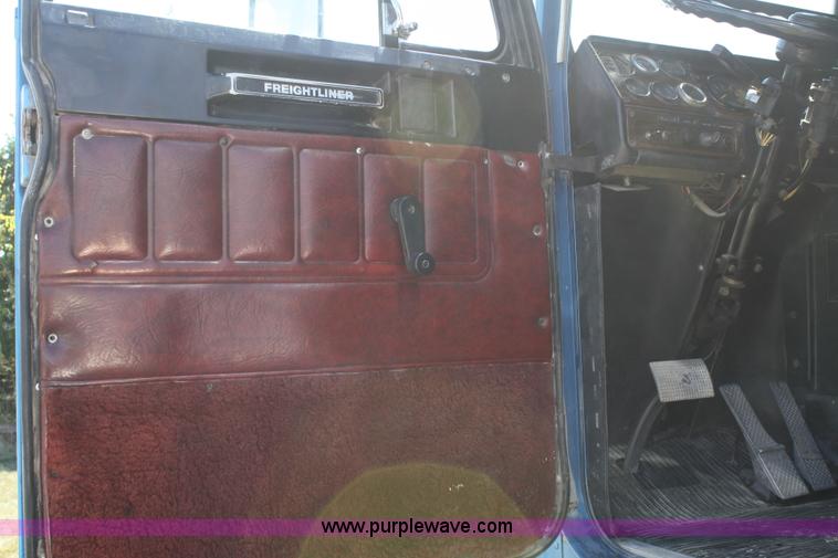 image for item A2308 1986 Freightliner FLC-64T semi truck