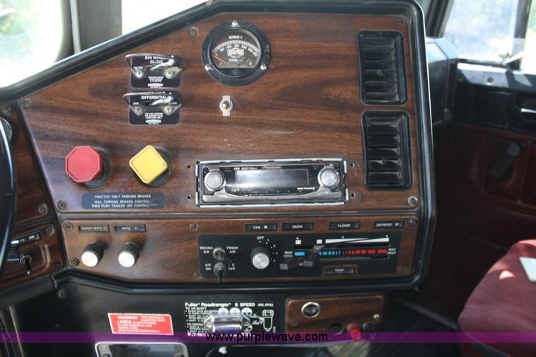 image for item A2308 1986 Freightliner FLC-64T semi truck