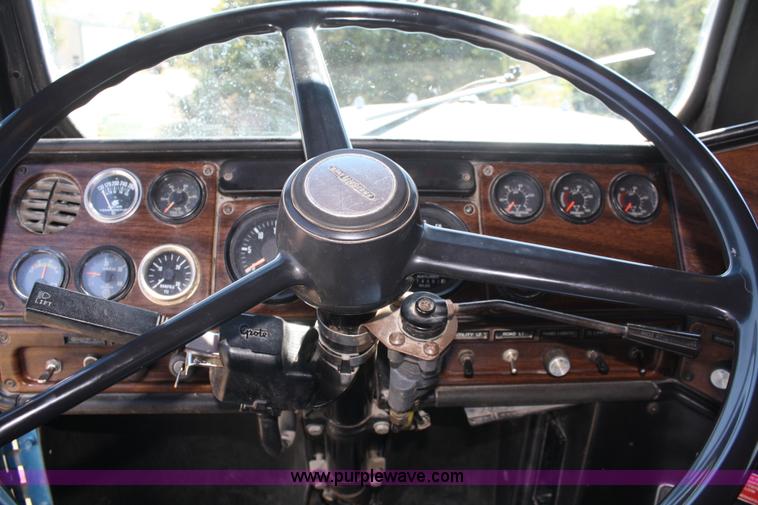 image for item A2308 1986 Freightliner FLC-64T semi truck